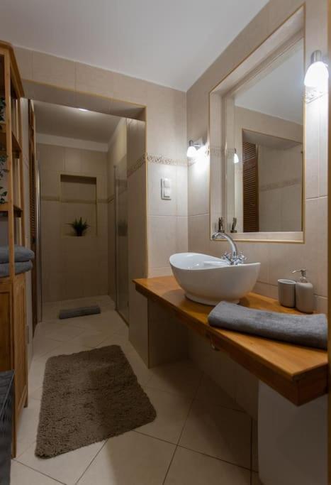 Quiet And Stylish City Park Flat Apartamento